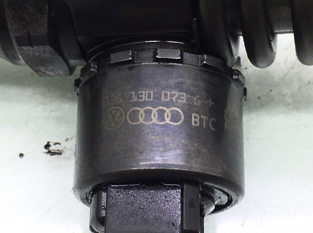 Форсунка бу для Audi A4 B7 2.0 TDi,   г.