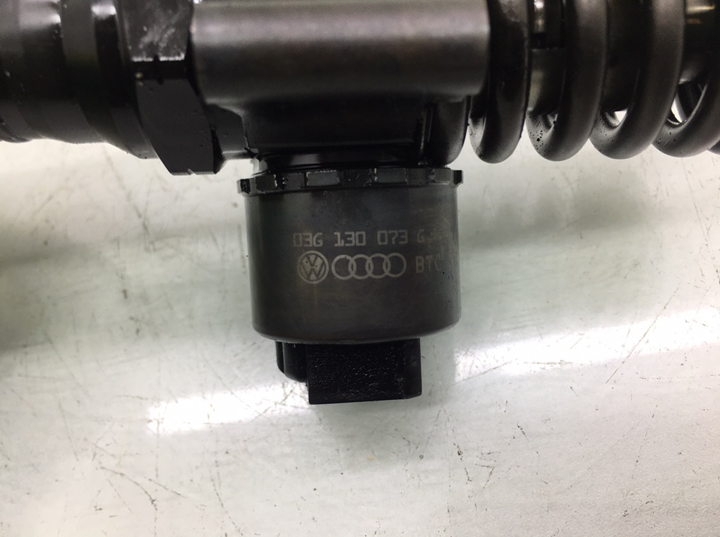 Форсунка бу для Audi A4 B7 2.0 TDi, 2008 г. Форсунка бу для Audi A4 B7 2.0 TDi, г.