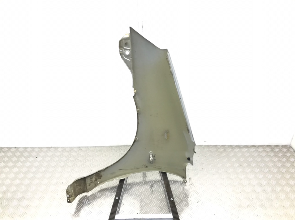 Крыло переднее правое бу для Suzuki Liana 1 1.6 i,  2007 г.