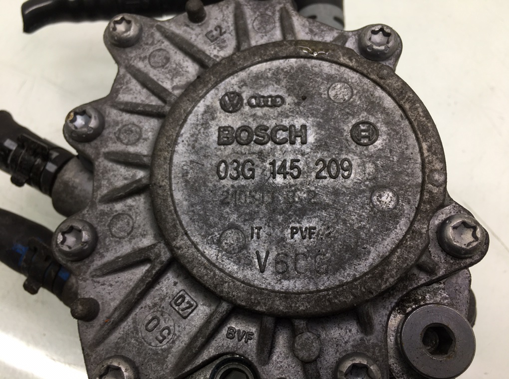 Насос вакуумный бу для Audi A4 B7 2.0 TDi, 2008 г. Насос вакуумный бу для Audi A4 B7 2.0 TDi, г.