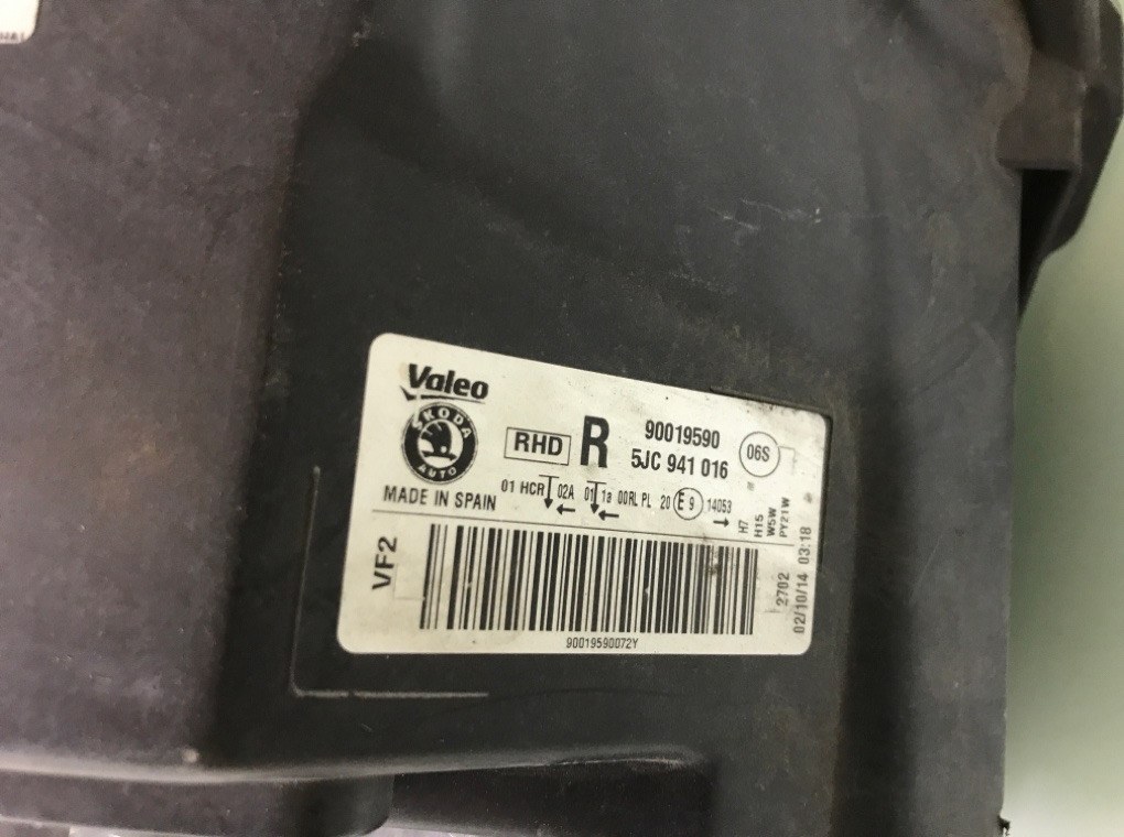 Фара правая бу для Skoda Rapid 1.6 TDi, 2014 г. Фара правая бу для Skoda Rapid 1.6 TDi, 2014 г.