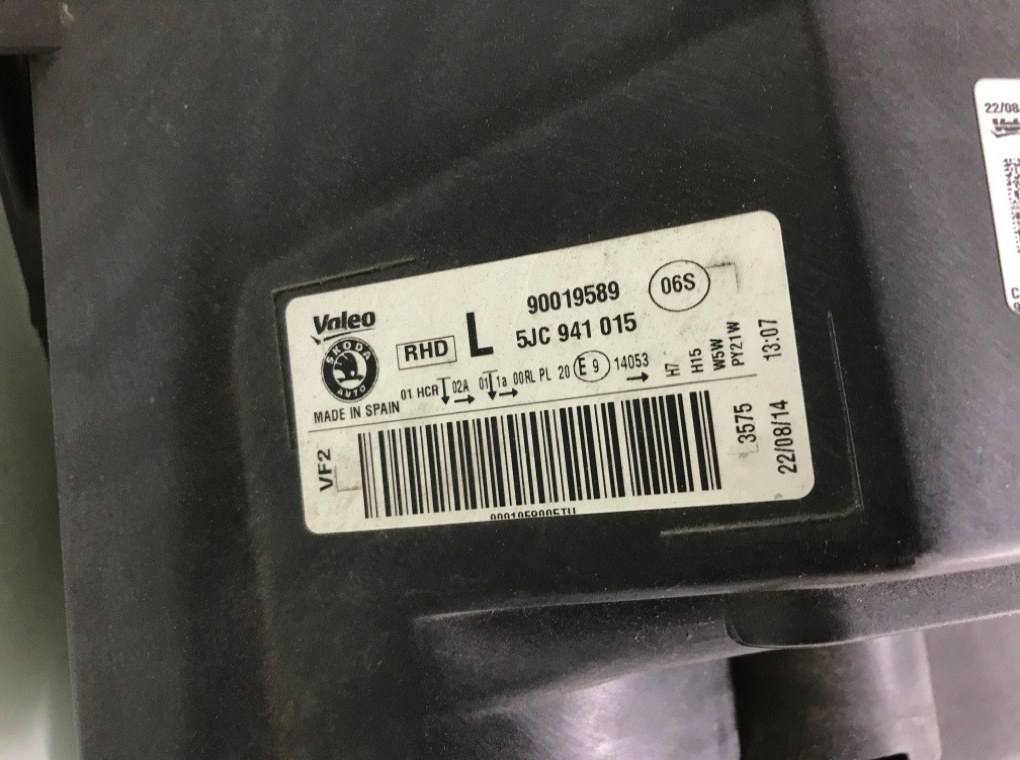 Фара левая бу для Skoda Rapid  1.6 TDi,  2014 г.