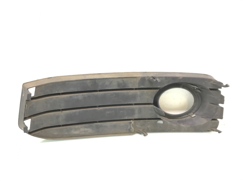 Заглушка (решетка) в бампер передний бу для Audi A5  2.0 TDi,  2011 г.