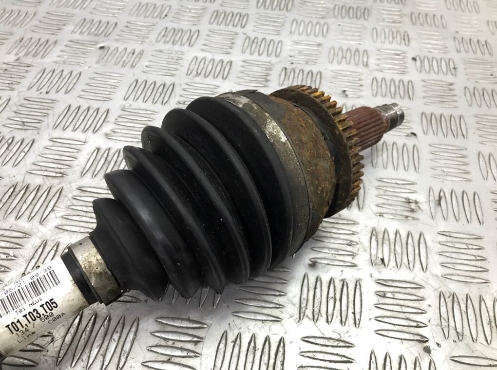 Полуось передняя правая (приводной вал, ШРУС) бу для Hyundai Santa Fe 3 2.2 CRDi, 2014 г. Полуось передняя правая (приводной вал, ШРУС) бу для Hyundai Santa Fe 3 2.2 CRDi, 2014 г.