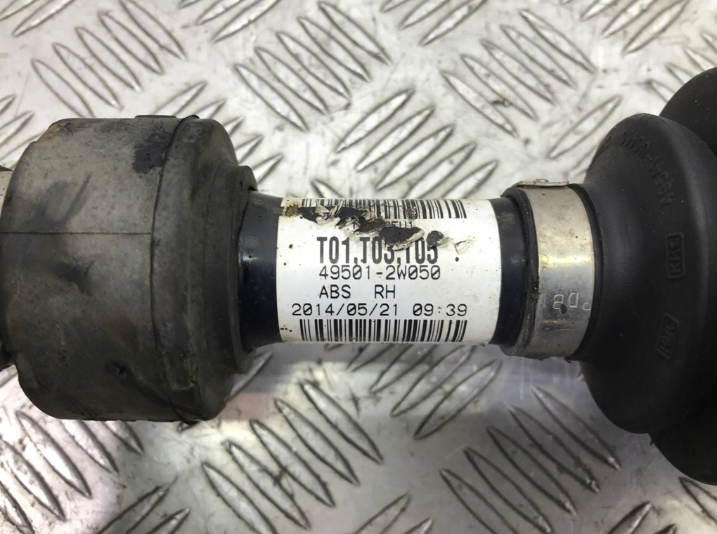 Полуось передняя правая (приводной вал, ШРУС) бу для Hyundai Santa Fe 3 2.2 CRDi, 2014 г. Полуось передняя правая (приводной вал, ШРУС) бу для Hyundai Santa Fe 3 2.2 CRDi, 2014 г.