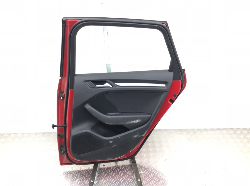 Дверь задняя правая бу для Audi A3 8V 1.6 TDI,  2015 г.