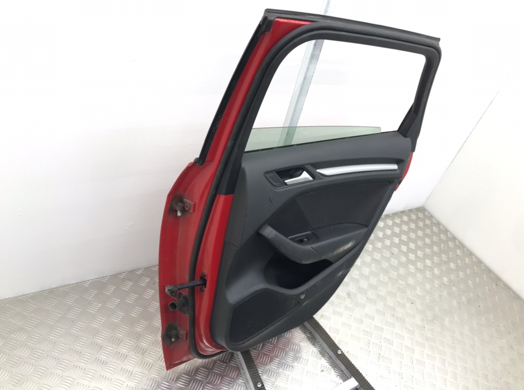 Дверь задняя правая бу для Audi A3 8V 1.6 TDI,  2015 г.