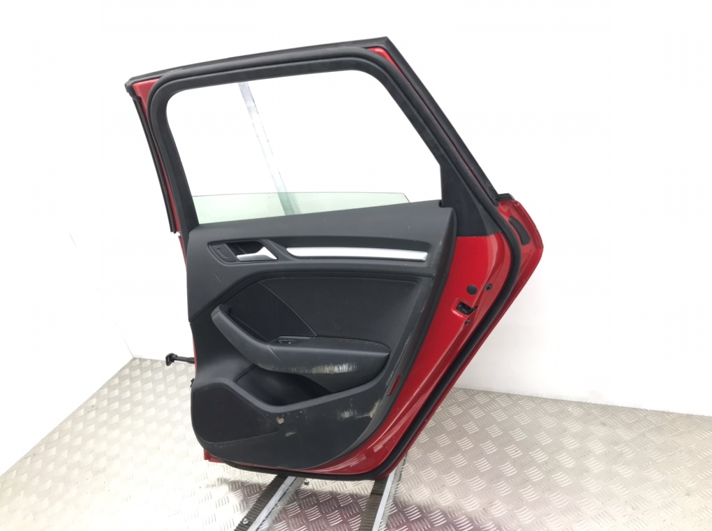 Дверь задняя правая бу для Audi A3 8V 1.6 TDI,  2015 г.