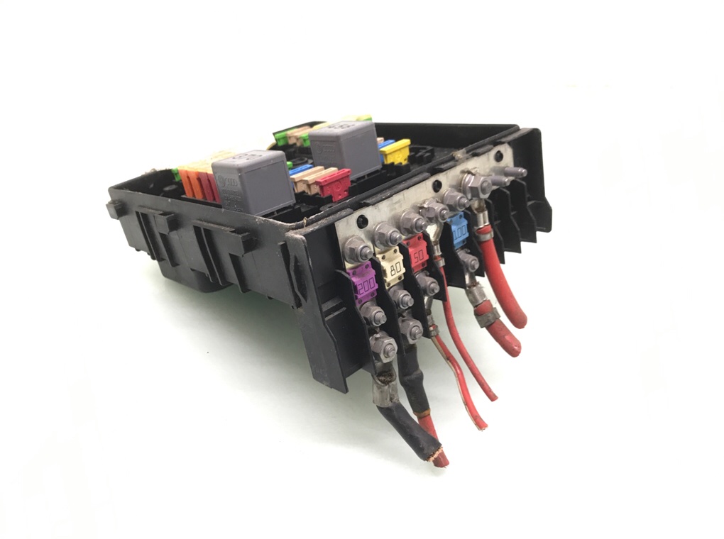 Блок предохранителей бу для Seat Altea 1 1.6 i, 2007 г. Блок предохранителей бу для Seat Altea 1 1.6 i, 2007 г.