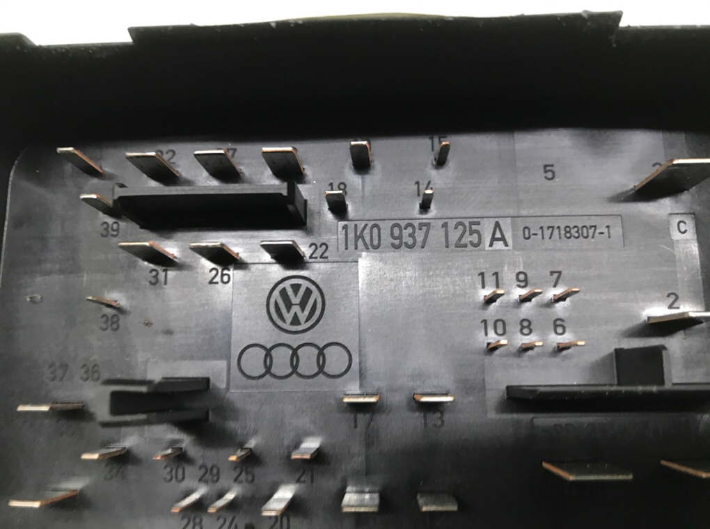 Блок предохранителей бу для Seat Altea 1 1.6 i, 2007 г. Блок предохранителей бу для Seat Altea 1 1.6 i, 2007 г.