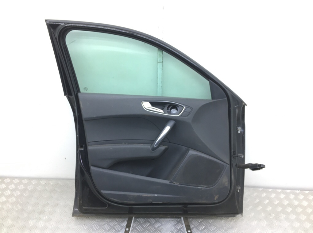 Дверь передняя левая бу для Audi A1 1.6 TDi, 2013 г. Дверь передняя левая бу для Audi A1 1.6 TDi, 2013 г.