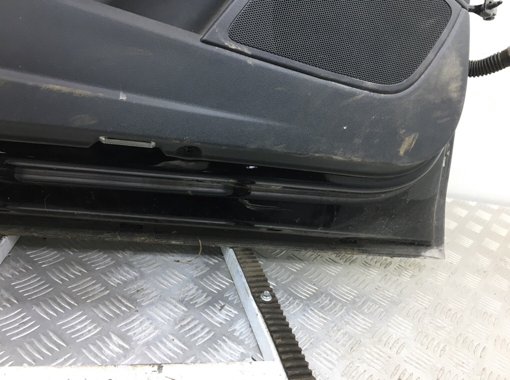 Дверь передняя левая бу для Audi A1 1.6 TDi, 2013 г. Дверь передняя левая бу для Audi A1 1.6 TDi, 2013 г.