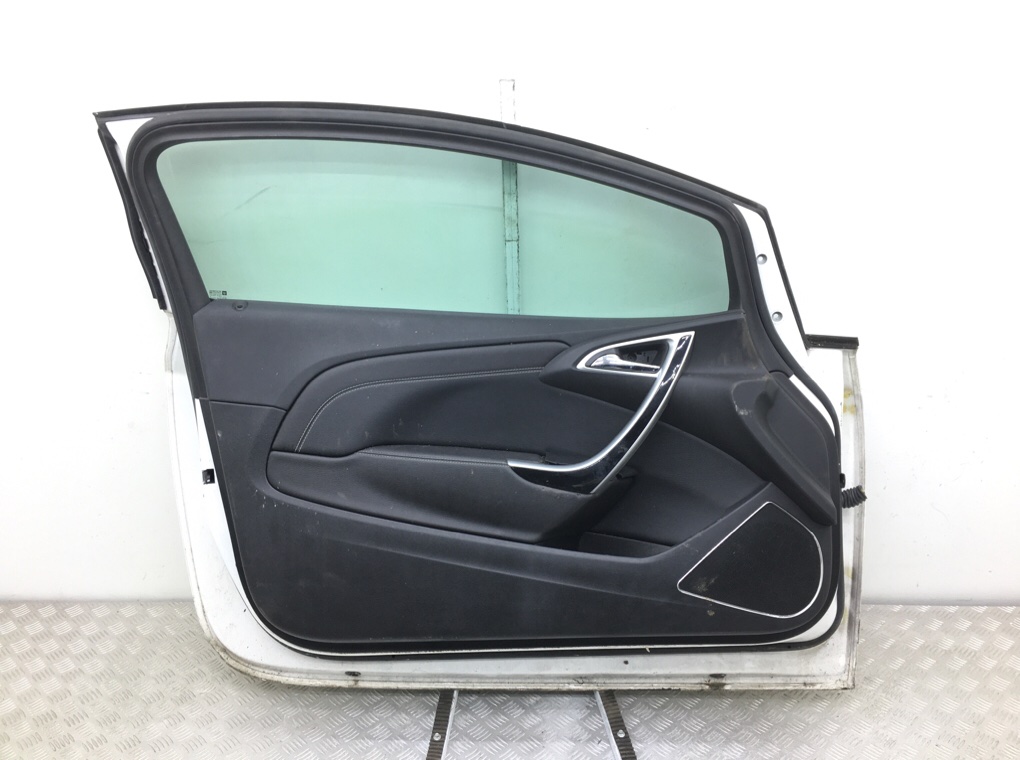 Дверь передняя левая бу для Opel Astra J 1.4 Ti,  2013 г.