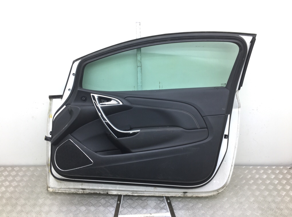 Дверь передняя правая бу для Opel Astra J 1.4 Ti,  2013 г.