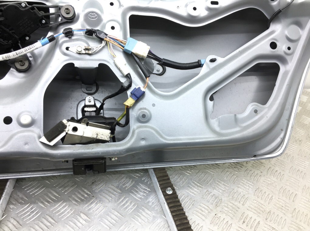 Крышка багажника бу для Toyota Yaris XP9 1.3 i, 2006 г. Крышка багажника бу для Toyota Yaris XP9 1.3 i, 2006 г.