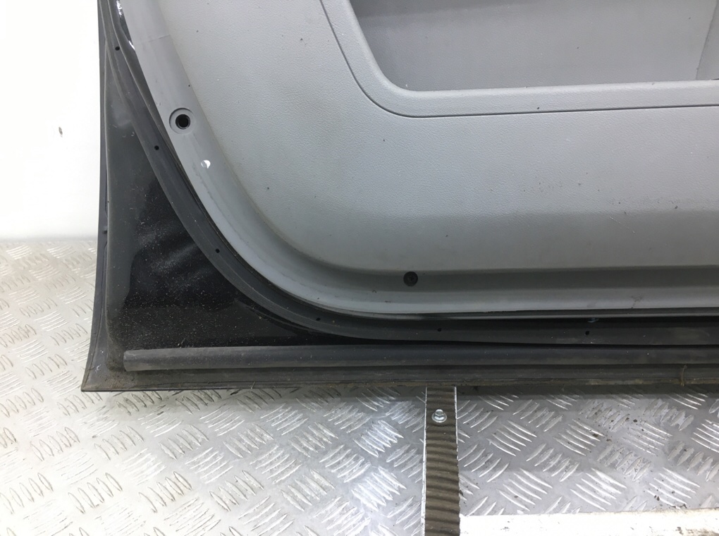 Дверь передняя левая бу для Chrysler 300C  3.0 CRD,  2006 г.