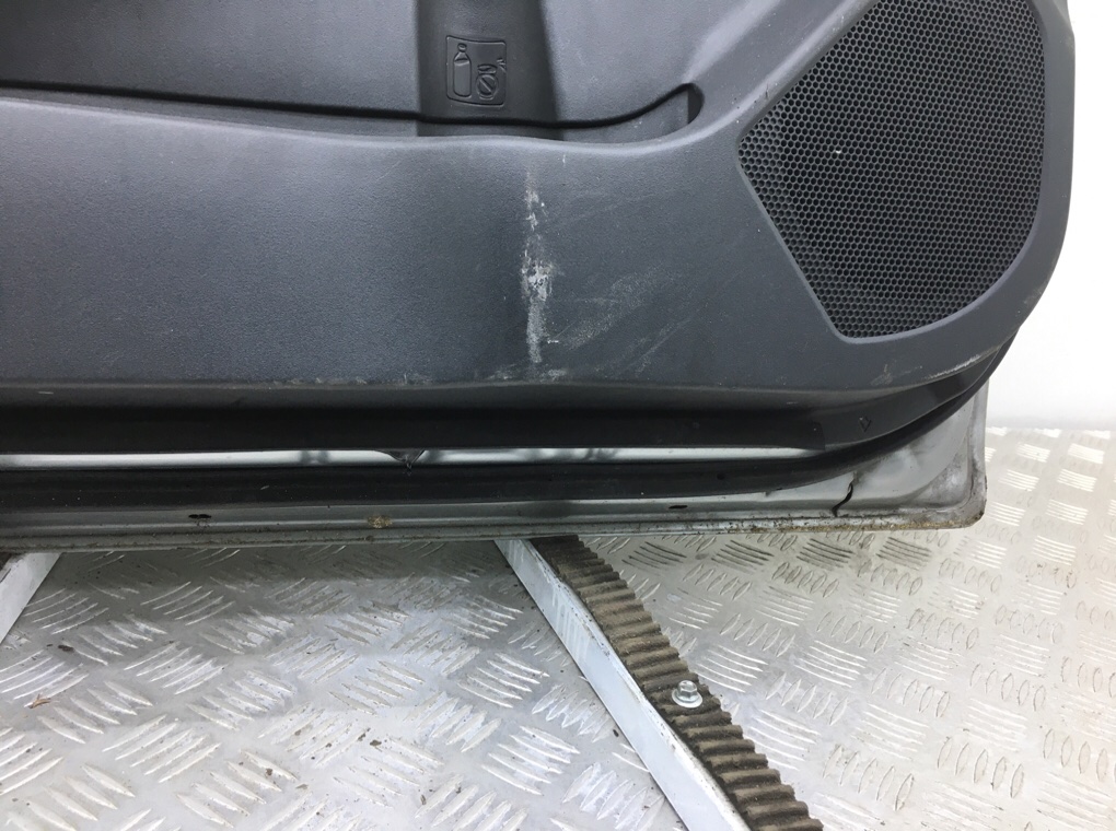 Дверь передняя левая бу для Toyota Yaris XP9 1.3 i,  2006 г.