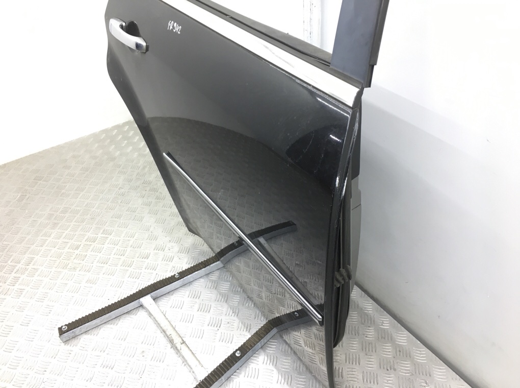 Дверь задняя правая бу для Chrysler 300C  3.0 CRD,  2006 г.