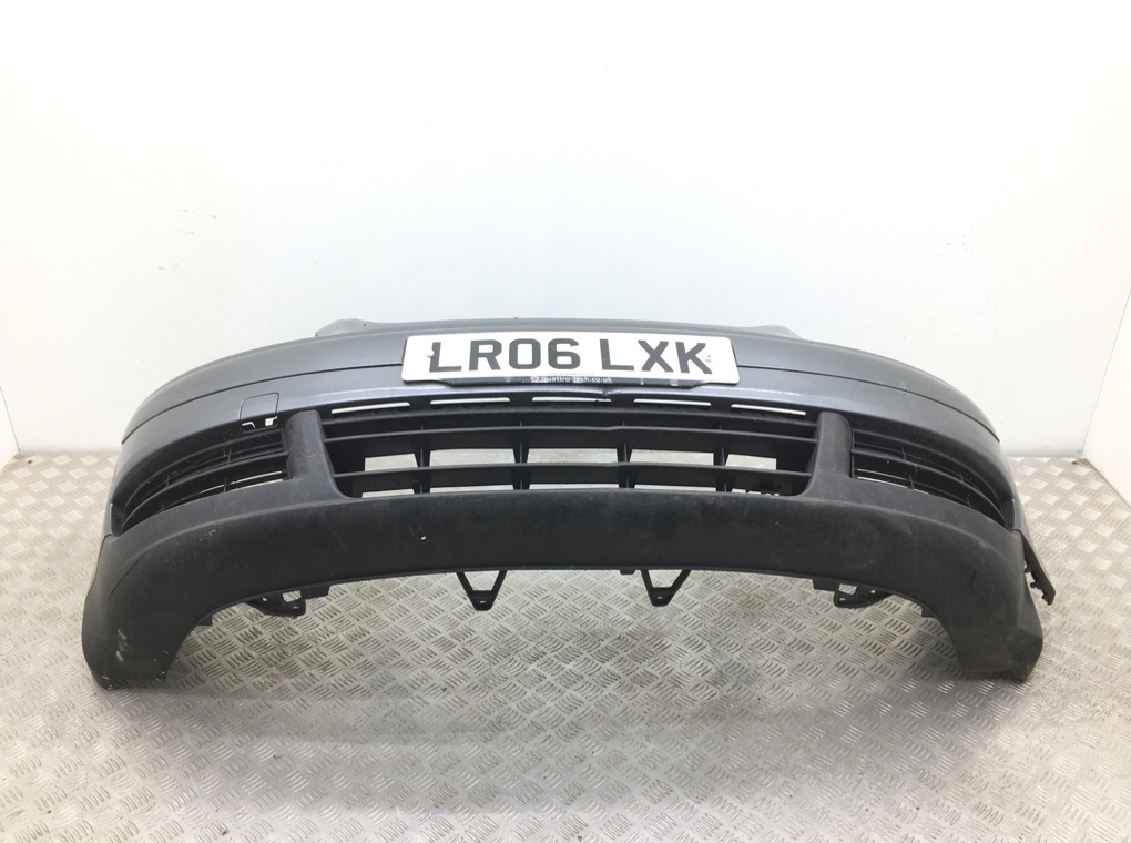 Бампер передний бу для Volkswagen Touran  2.0 TDi,  2006 г.