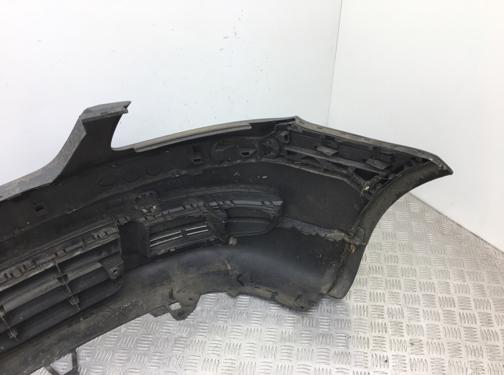 Бампер передний бу для Volkswagen Touran  2.0 TDi,  2006 г.