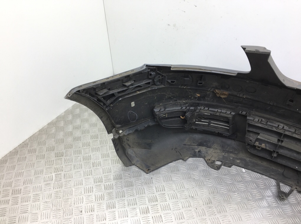Бампер передний бу для Volkswagen Touran  2.0 TDi,  2006 г.