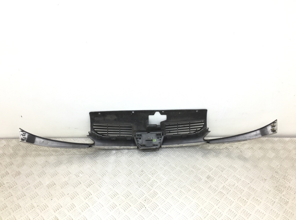 Решетка радиатора бу для Peugeot 206 1 1.4 i,  2001 г.