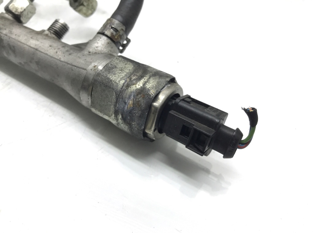 Топливная рампа бу для Volkswagen Passat B7 1.6 TDi, 2011 г. Топливная рампа бу для Volkswagen Passat B7 1.6 TDi, 2011 г.