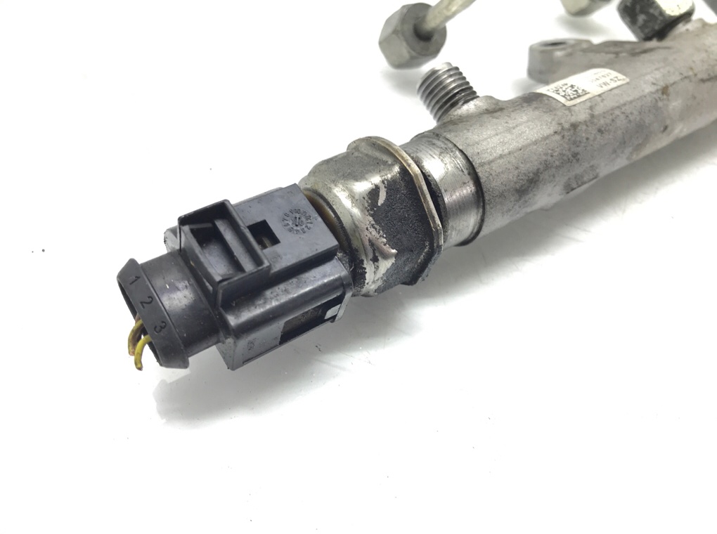 Топливная рампа бу для Volkswagen Passat B7 1.6 TDi, 2011 г. Топливная рампа бу для Volkswagen Passat B7 1.6 TDi, 2011 г.