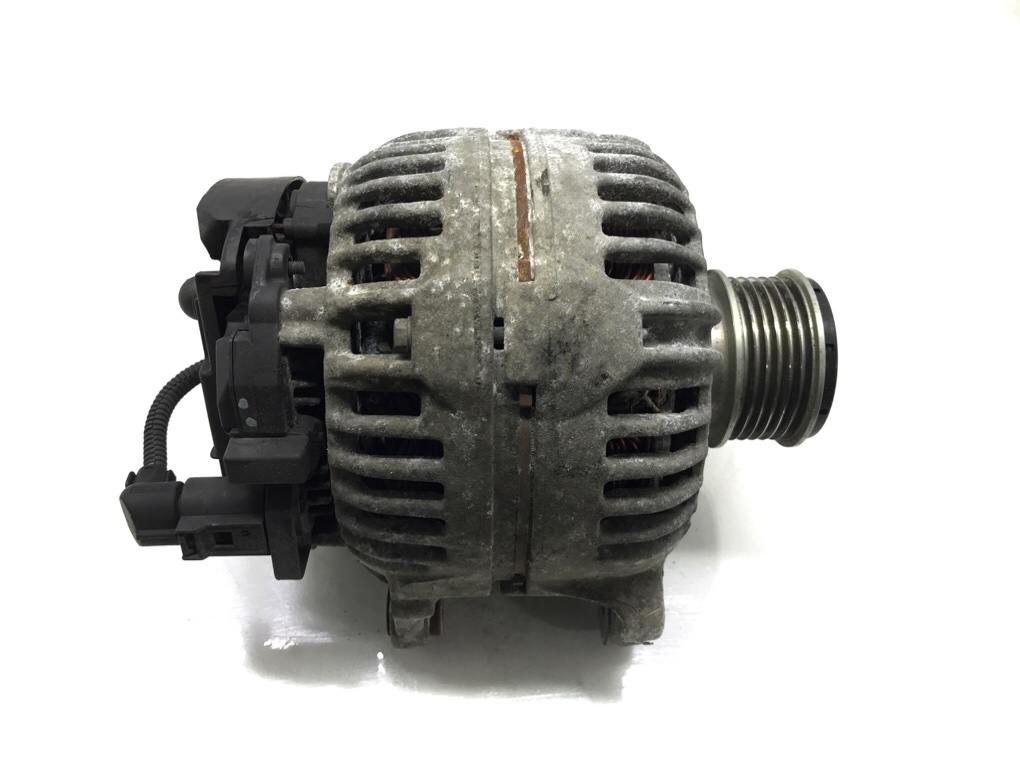 Генератор бу для Volkswagen Golf 5 1.9 TDi,  2006 г.