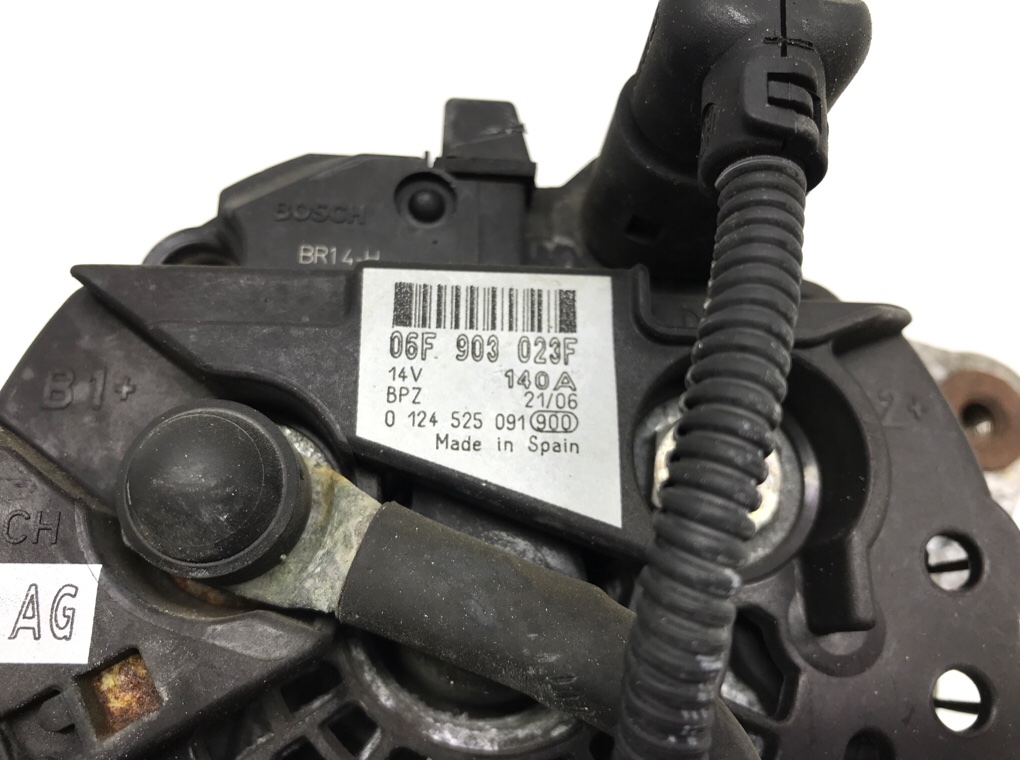 Генератор бу для Volkswagen Golf 5 1.9 TDi,  2006 г.