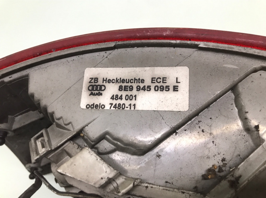 Фонарь задний левый бу для Audi A4 B7 1.9 TDi, 2005 г. Фонарь задний левый бу для Audi A4 B7 1.9 TDi, 2005 г.