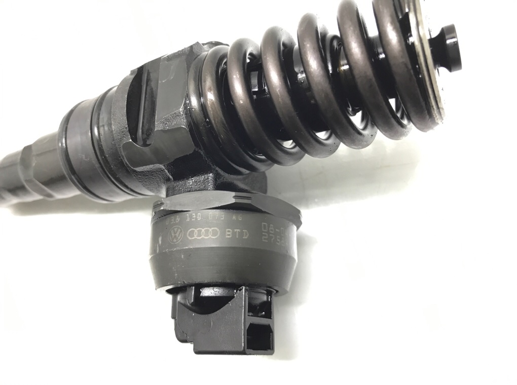 Форсунка бу для Audi A3 8P 1.9 TDi,  2008 г.