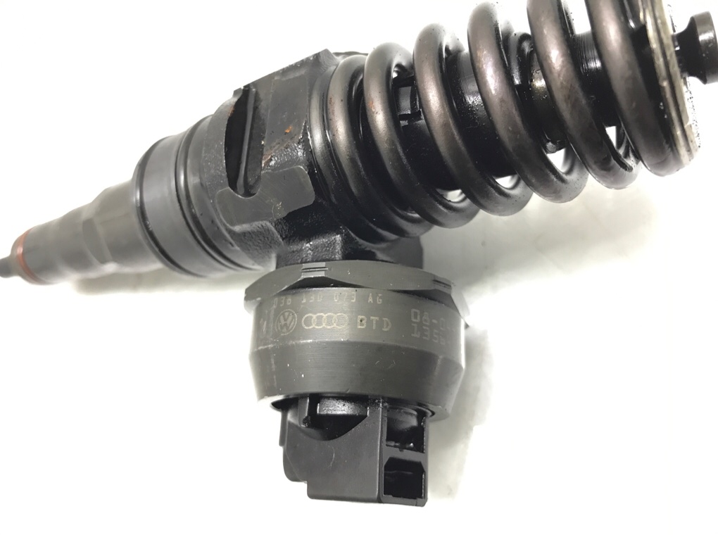 Форсунка бу для Audi A3 8P 1.9 TDi, 2008 г. Форсунка бу для Audi A3 8P 1.9 TDi, 2008 г.