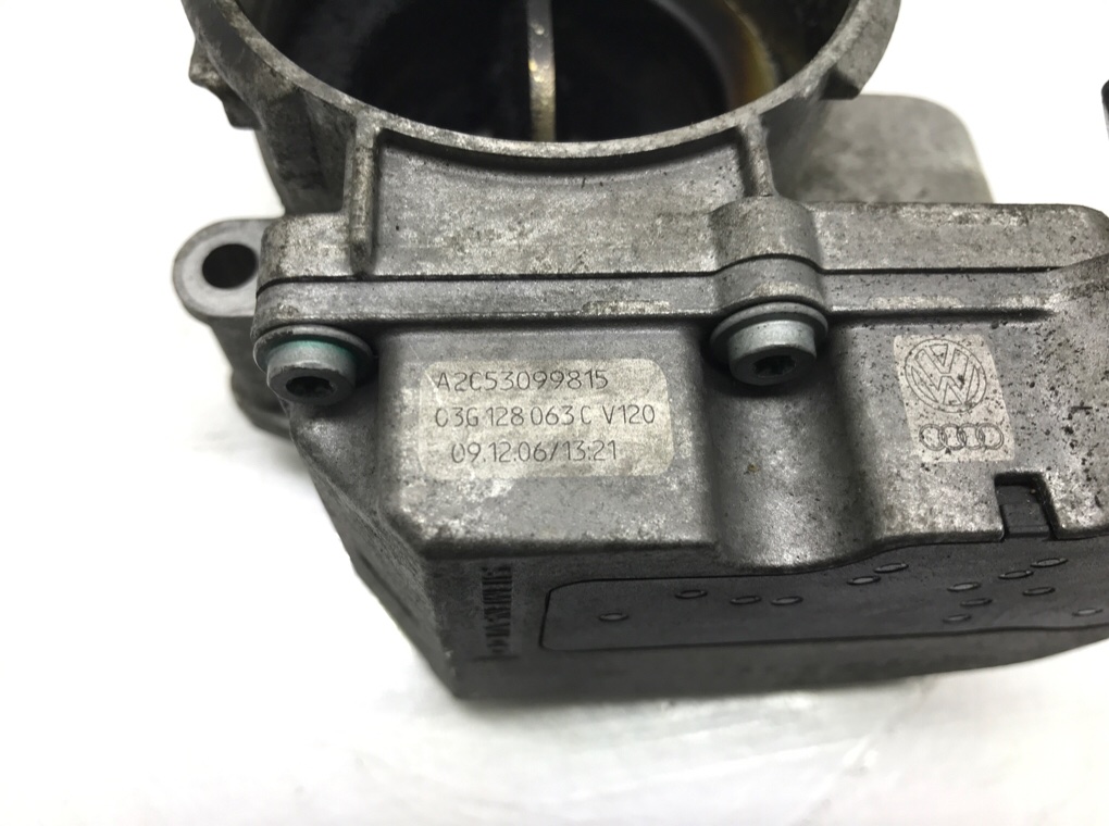 Заслонка дроссельная бу для Volkswagen Golf 5 1.9 TDi, 2007 г. Заслонка дроссельная бу для Volkswagen Golf 5 1.9 TDi, 2007 г.