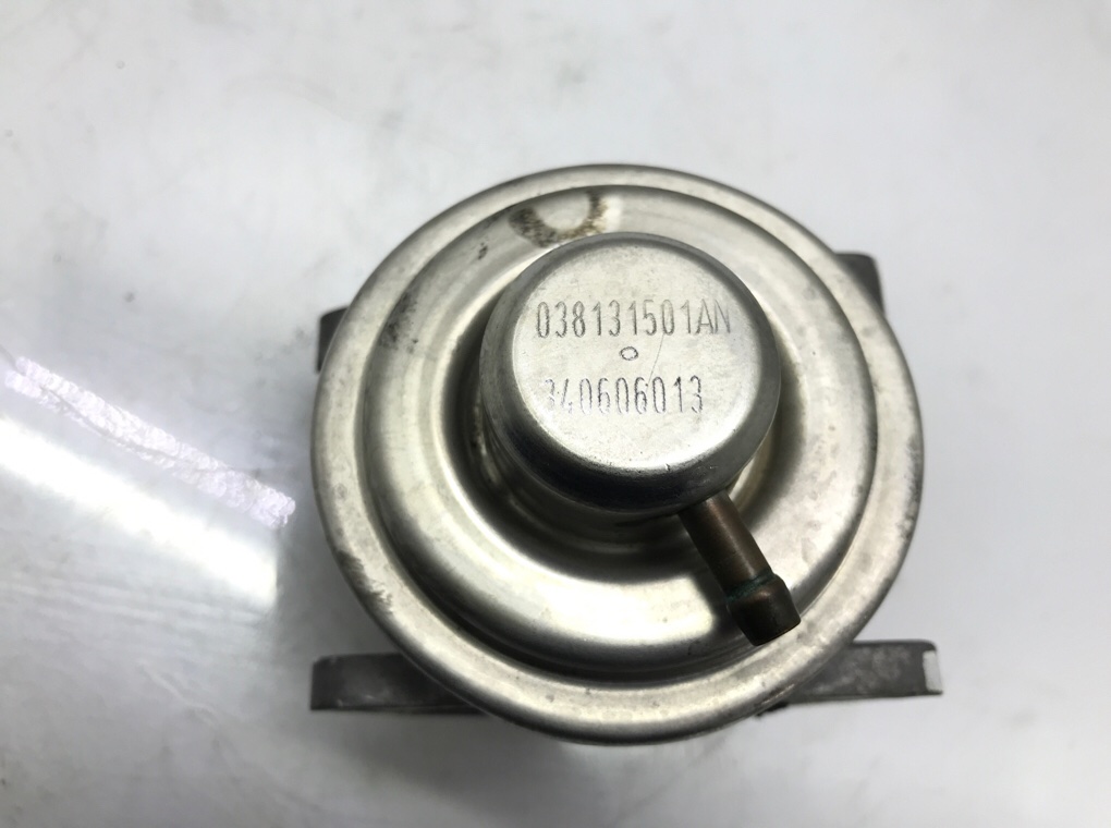 Клапан EGR бу для Volkswagen Golf 5 1.9 TDi, 2007 г. Клапан EGR бу для Volkswagen Golf 5 1.9 TDi, 2007 г.