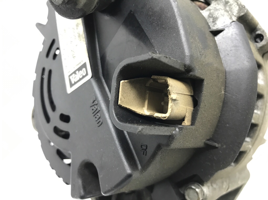 Генератор бу для Volvo V40  1.9 TD,  2003 г.