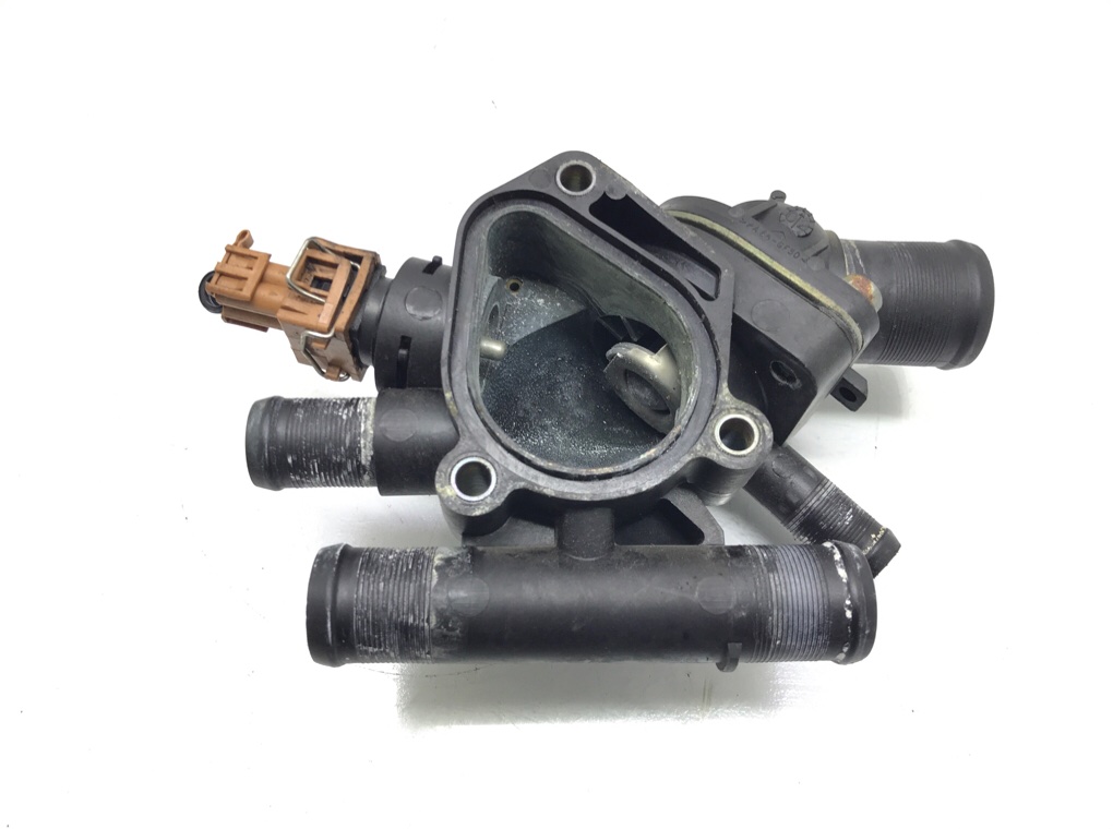 Корпус термостата бу для Volvo V40  1.9 TD,  2003 г.