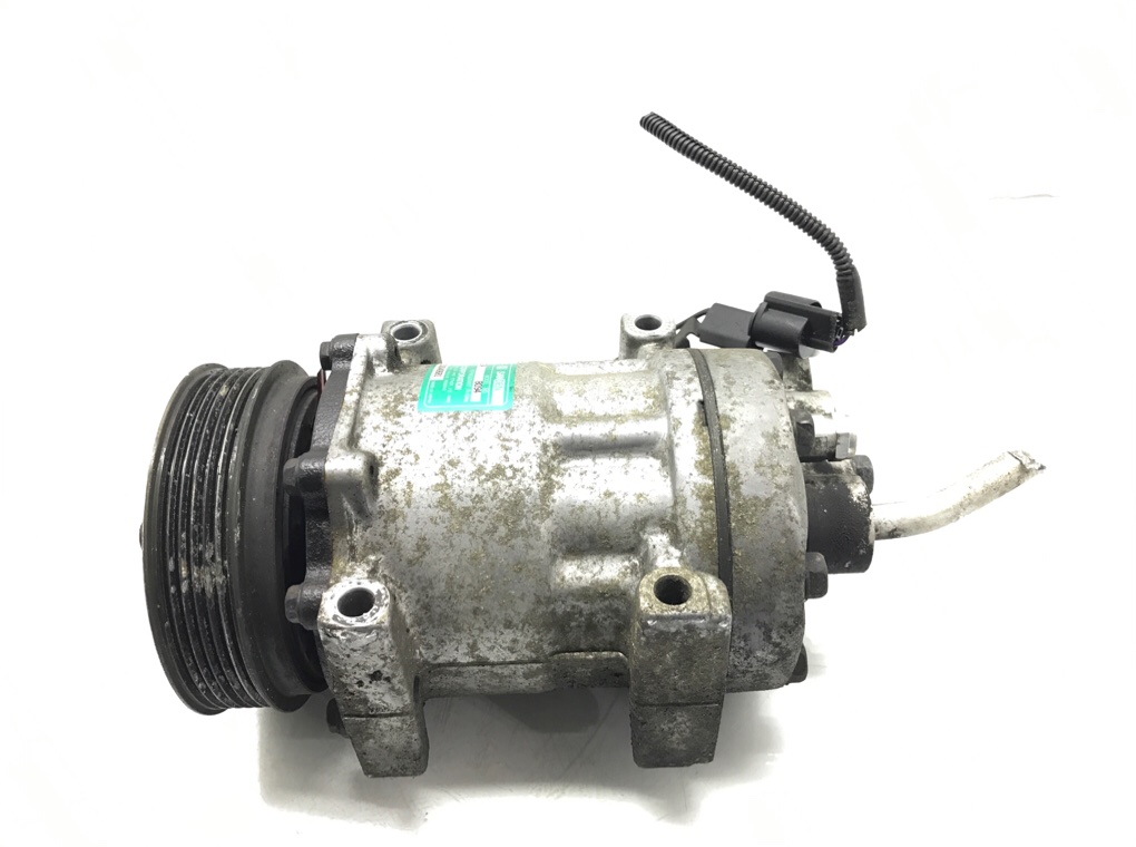 Компрессор кондиционера бу для Volvo V40  1.9 TD,  2003 г.