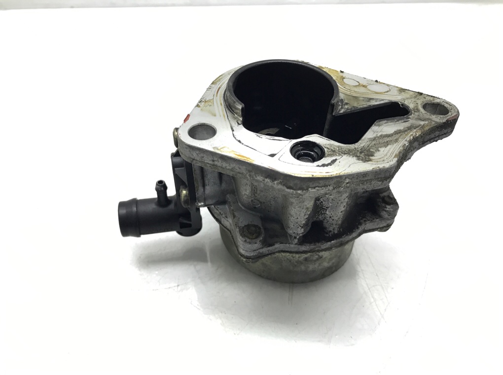 Насос вакуумный бу для Volvo V40  1.9 TD,  2003 г.