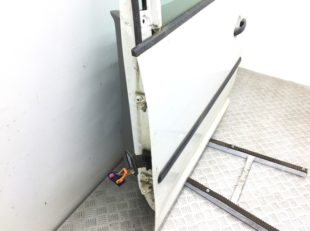 Дверь передняя левая бу для Volkswagen Caddy 3 1.9 TDi,  2010 г.