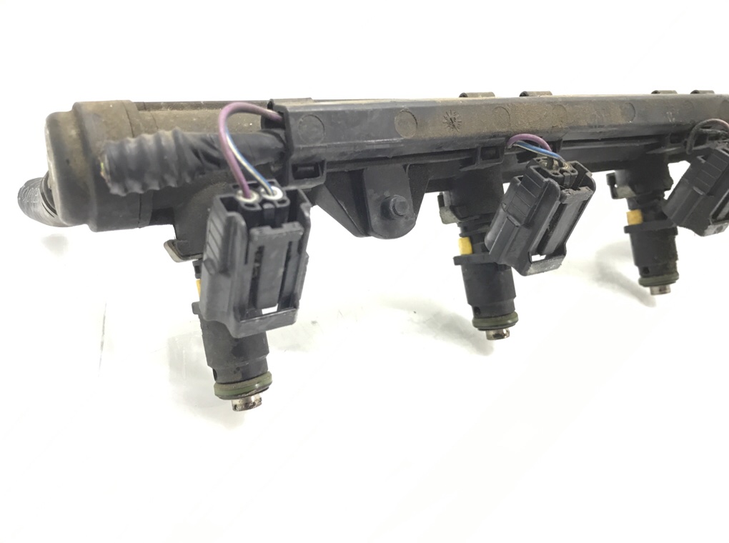 Топливная рампа бу для Skoda Fabia 2 1.4 i,  2009 г.