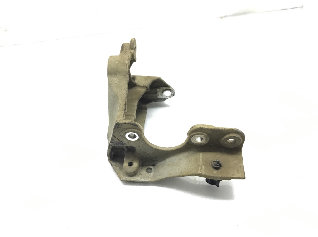 Кронштейн бу для Nissan Navara 2 2.5 DCi, 2007 г. Кронштейн бу для Nissan Navara 2 2.5 DCi, 2007 г.