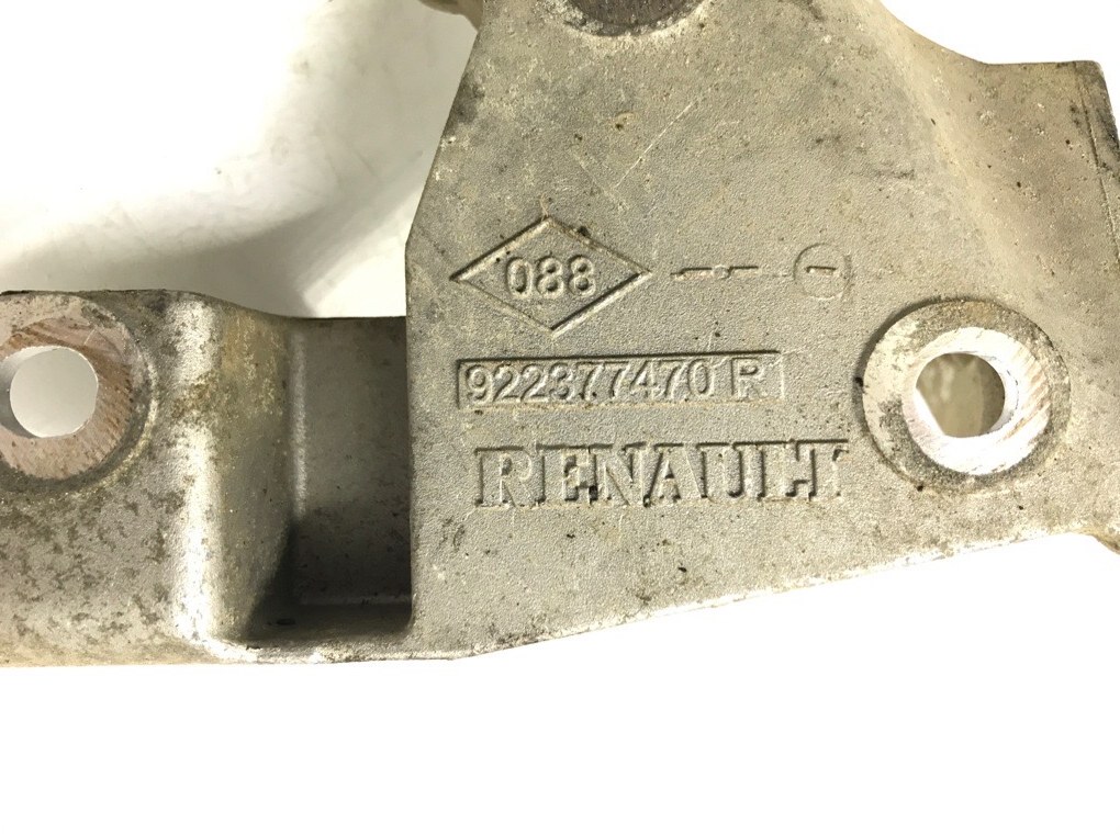 Кронштейн бу для Nissan Navara 2 2.5 DCi, 2007 г. Кронштейн бу для Nissan Navara 2 2.5 DCi, 2007 г.