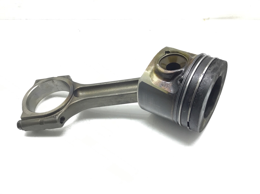 Поршень бу для Nissan Navara 2 2.5 DCi,  2007 г.