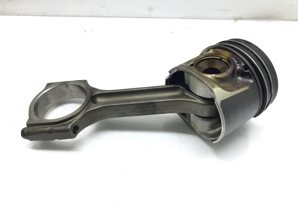 Поршень бу для Nissan Navara 2 2.5 DCi,  2007 г.