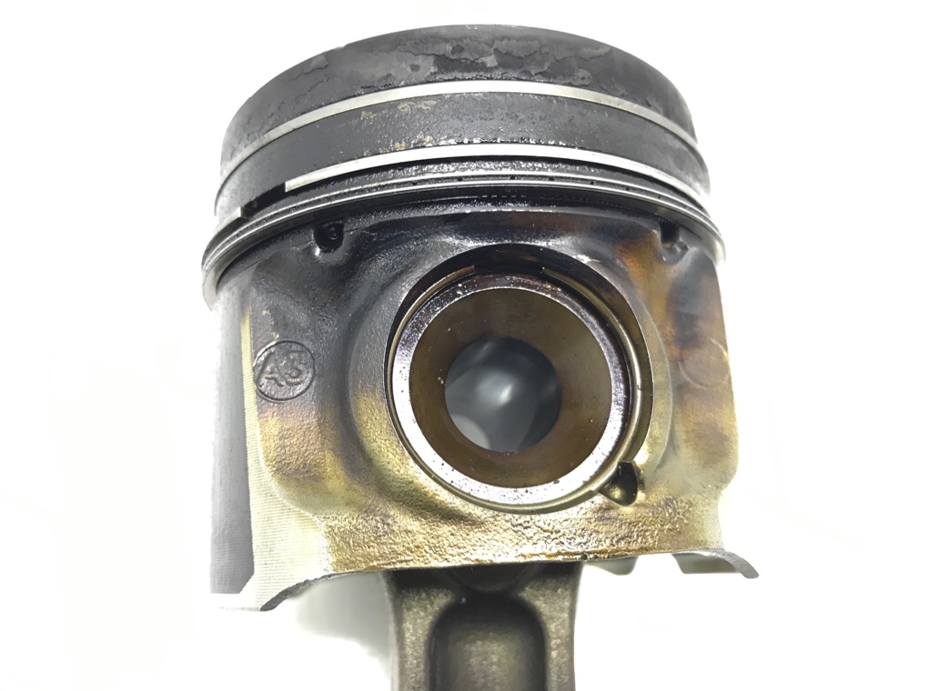 Поршень бу для Nissan Navara 2 2.5 DCi,  2007 г.