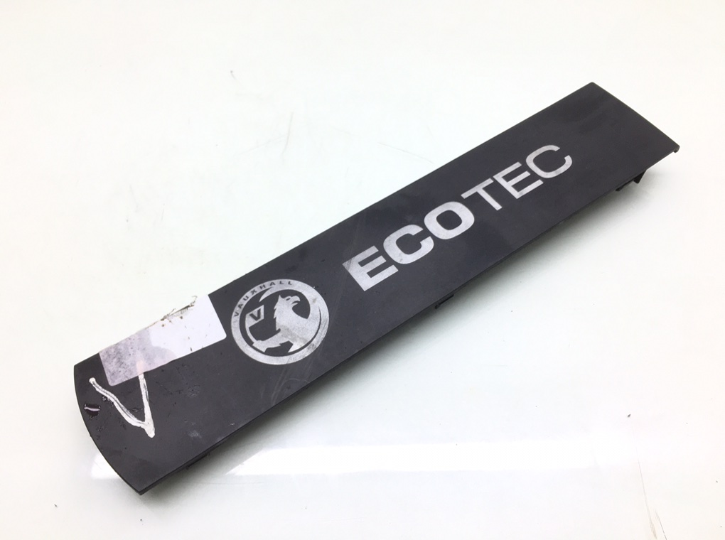 Декоративная крышка двигателя бу для Opel Astra J 1.6 i, 2014 г. Декоративная крышка двигателя бу для Opel Astra J 1.6 i, 2014 г.