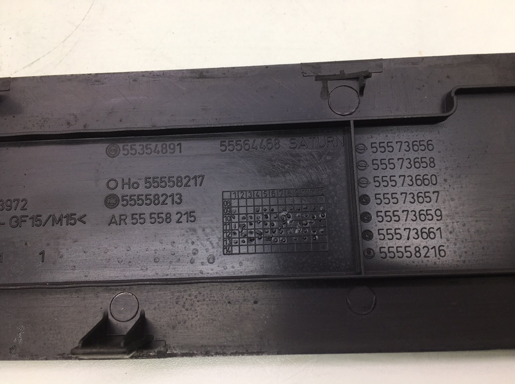 Декоративная крышка двигателя бу для Opel Astra J 1.6 i, 2014 г. Декоративная крышка двигателя бу для Opel Astra J 1.6 i, 2014 г.