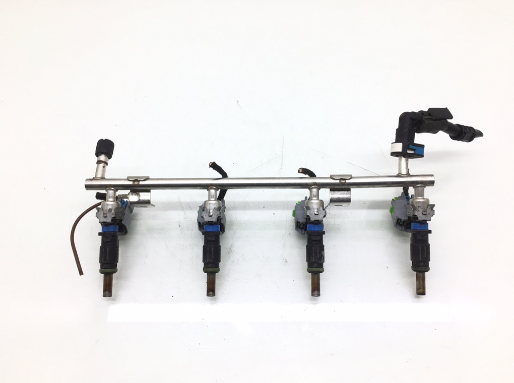 Топливная рампа бу для Opel Astra J 1.6 i,  2014 г.