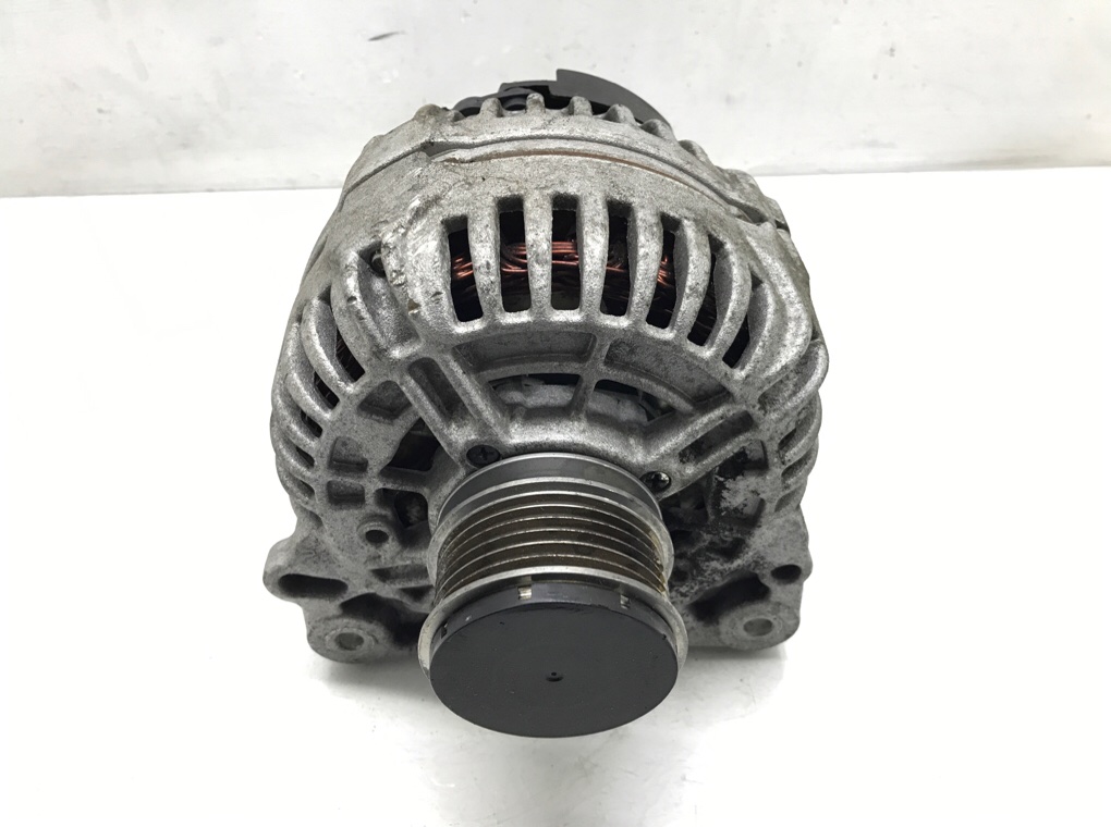 Генератор бу для Volkswagen Golf 5 1.9 TDi, 2008 г.